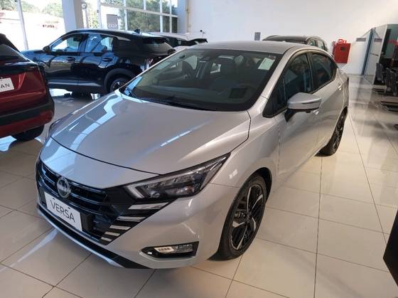 NISSAN VERSA 1.6 16V FLEX EXCLUSIVE XTRONIC NISSAN VERSA 1.6 16V FLEX EXCLUSIVE XTRONIC
